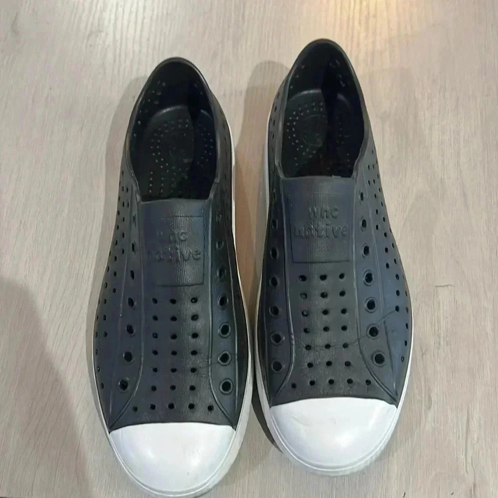 Women’s native shoes(like new)